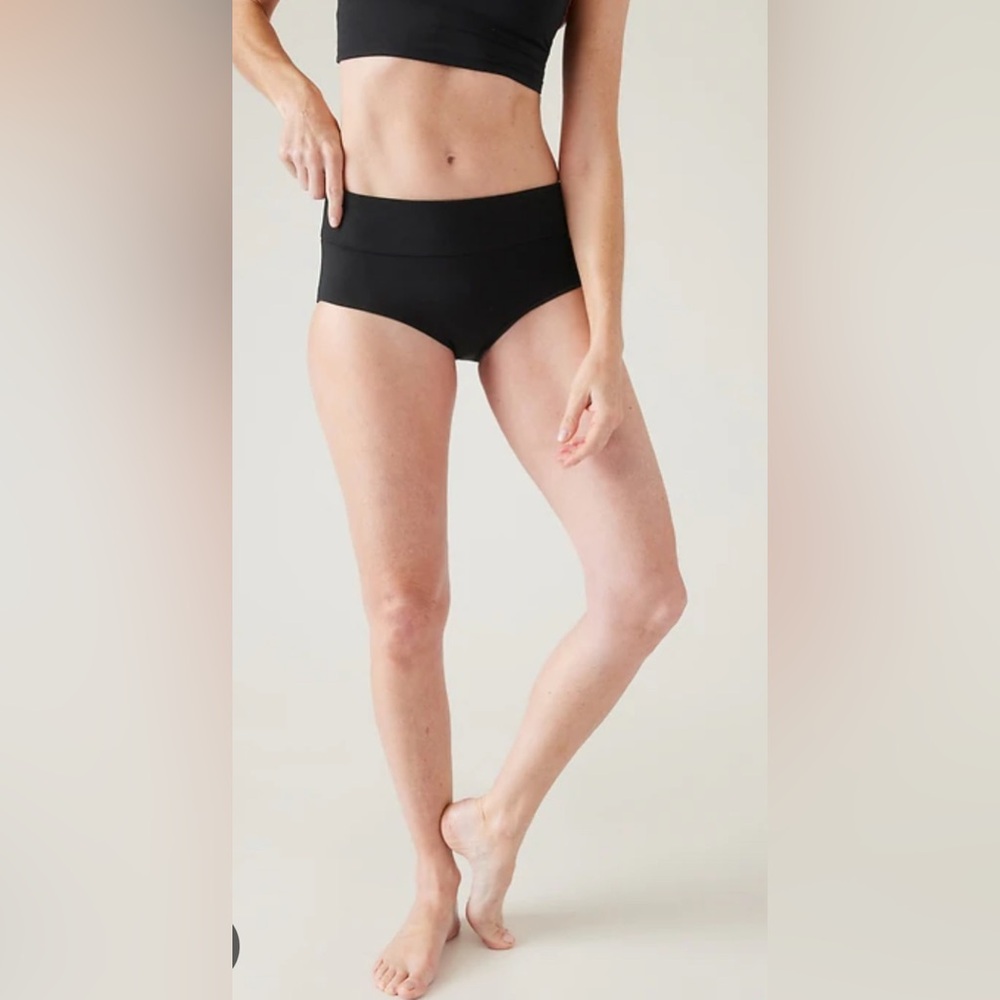 NWT Athleta Essential Swim Boyshort Black Size M